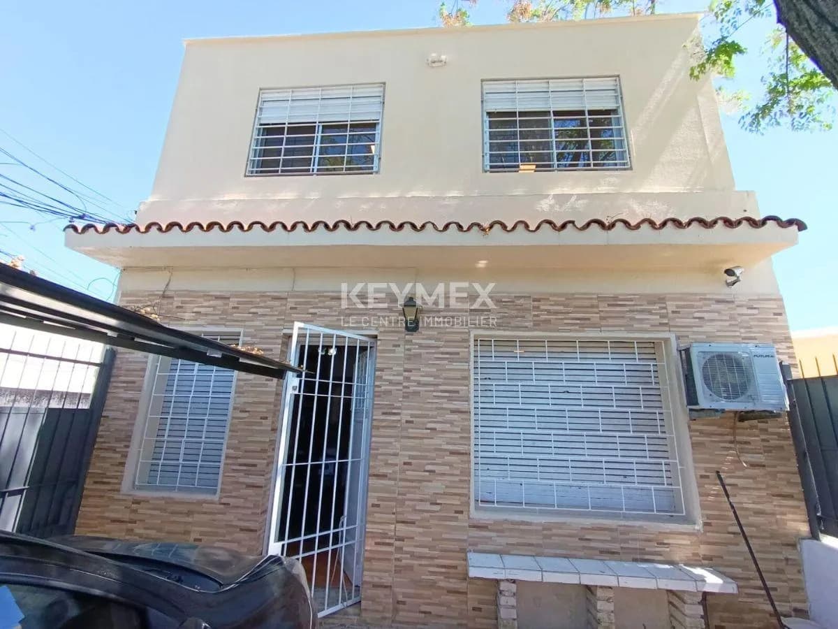 Venta Casa 3 Dormitorios Con Cochera Con Renta (8.4% Rentabilidad) En Cerrito
