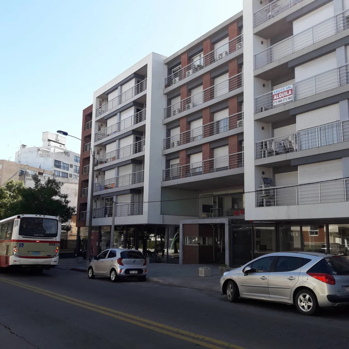 Alquiler De Apartamento En Monte Caseros Con 1 Dormitorio En Tres Cruces