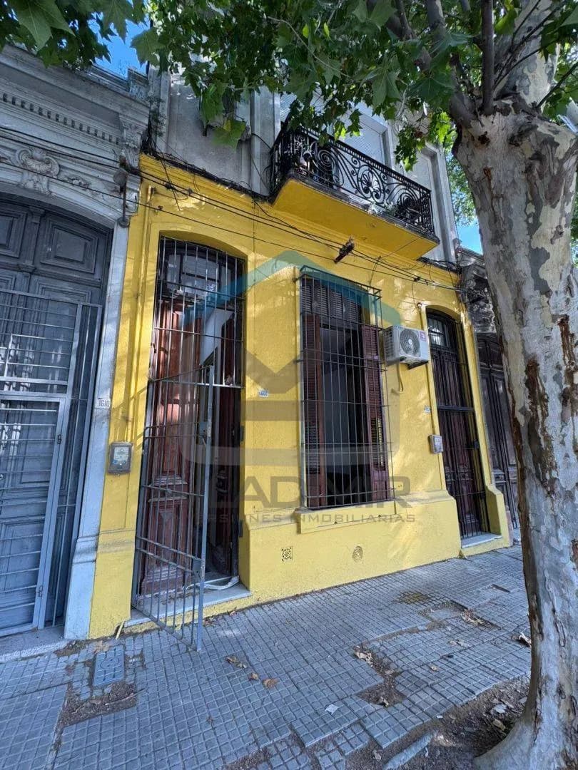 Venta De Casa Ph De 3 Dormitorios En Aguada, Montevideo.