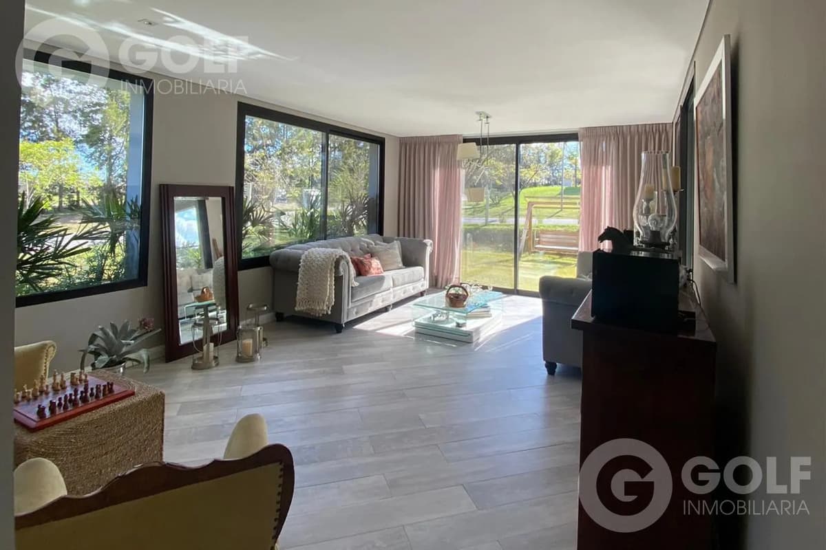 Venta De Casa De 5 Dormitorios En San Nicolás - Carrasco