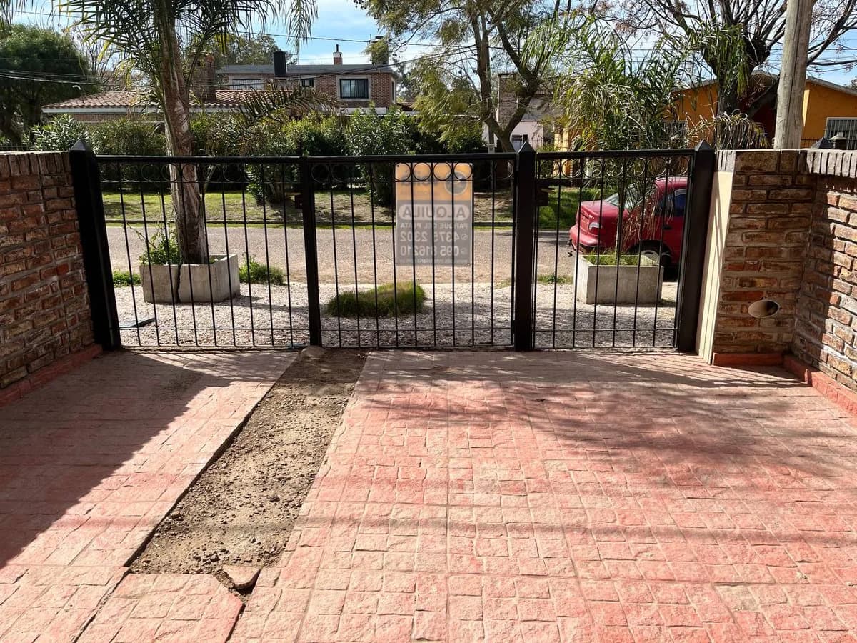 Atlantida - Alquiler Anual - Duplex A 2 Cuadras De Av Principal