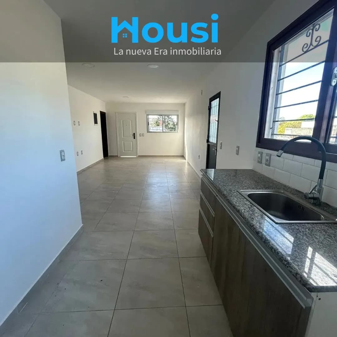 Alquiler Casa 3 Dormitorios Con Cochera Y Patio Exclusivo En Malvin Norte
