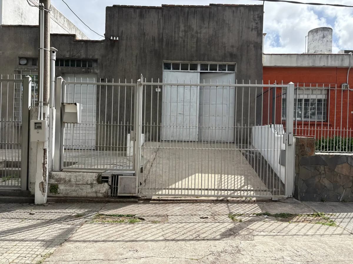 Alquiler - Local Comercial/industrial/casa En Buceo 351mts2 - Estivao Y Clemente Estable