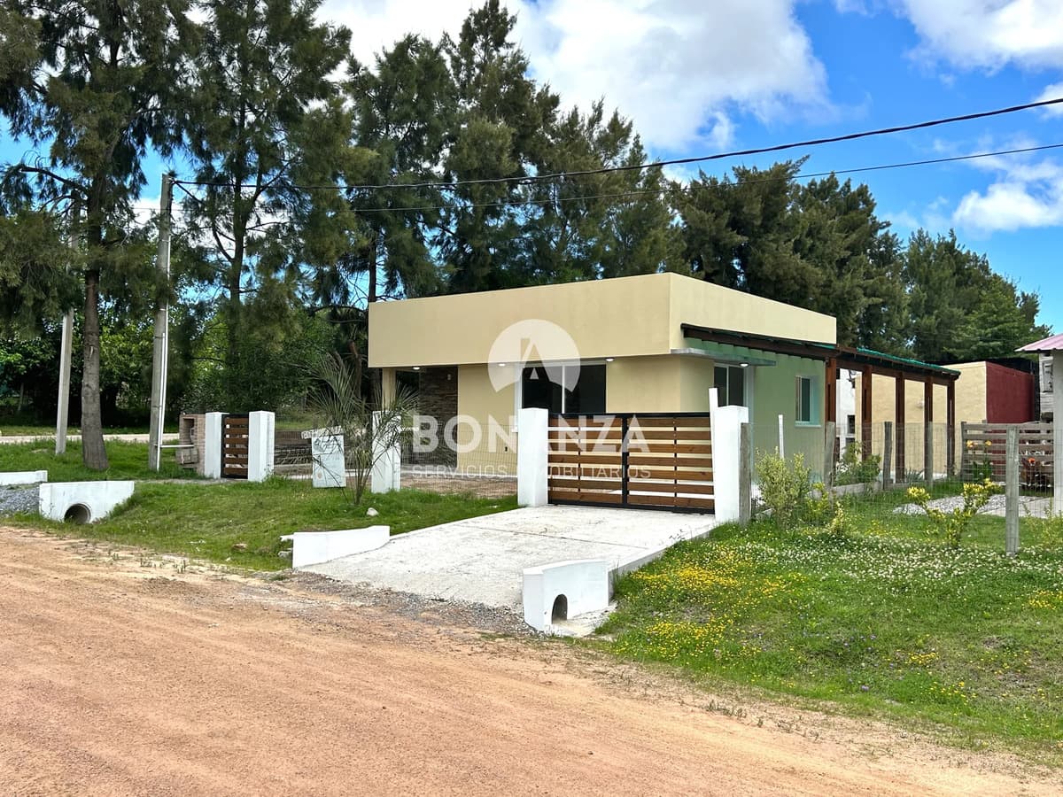 Piriápolis, Casa En Venta. 2 Dormitorios 2 Baños. Padrón Único
