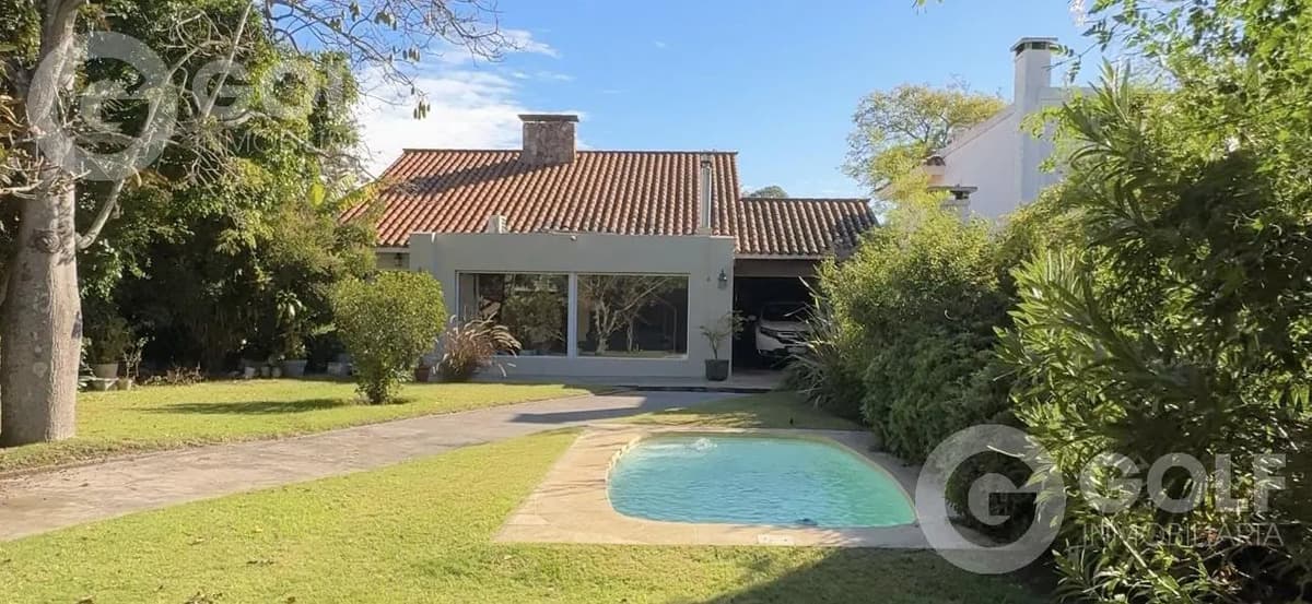 Venta De Casa 4 Dormitorios En Carrasco Sur