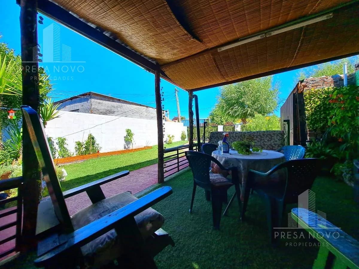 Casa Familiar Con Patio Y Cochera, Se Vende En Las Piedras