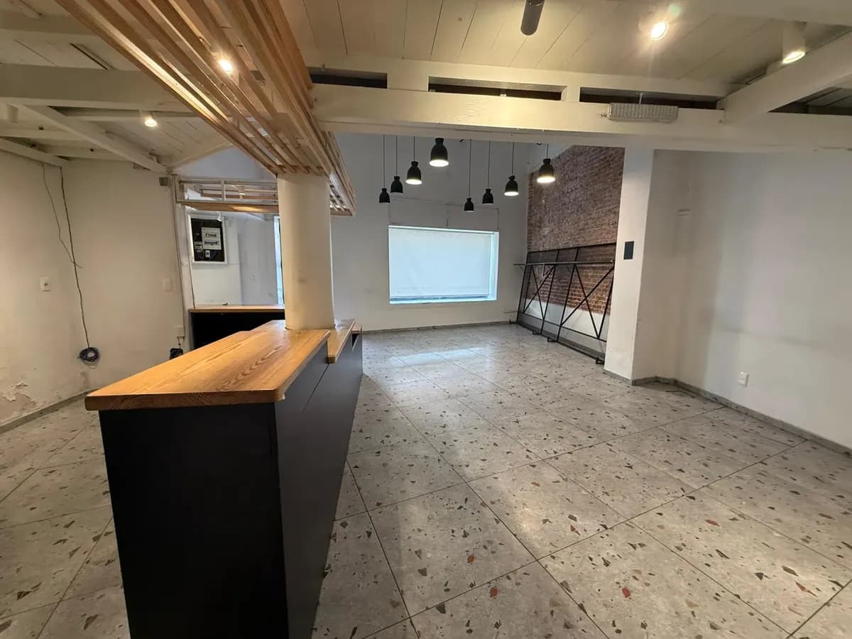 Local Ideal Para Rubro Gastronomía, Buena Ubicación, Bartolomé Mitre Entre Buenos Aires Y Sarandí — foto 1