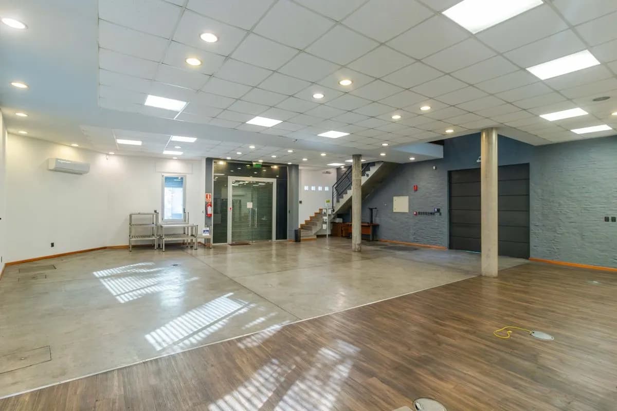 Venta Local Comercial Esquina Con Deposito 100 M2 — foto 1