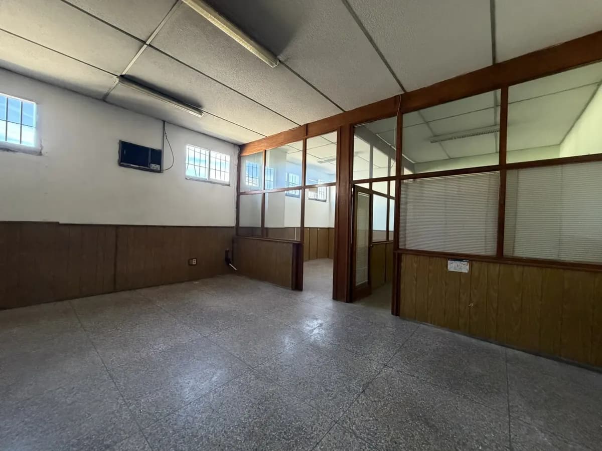 Oficinas Con Deposito Esq Reyles Y Gral Flores — foto 2