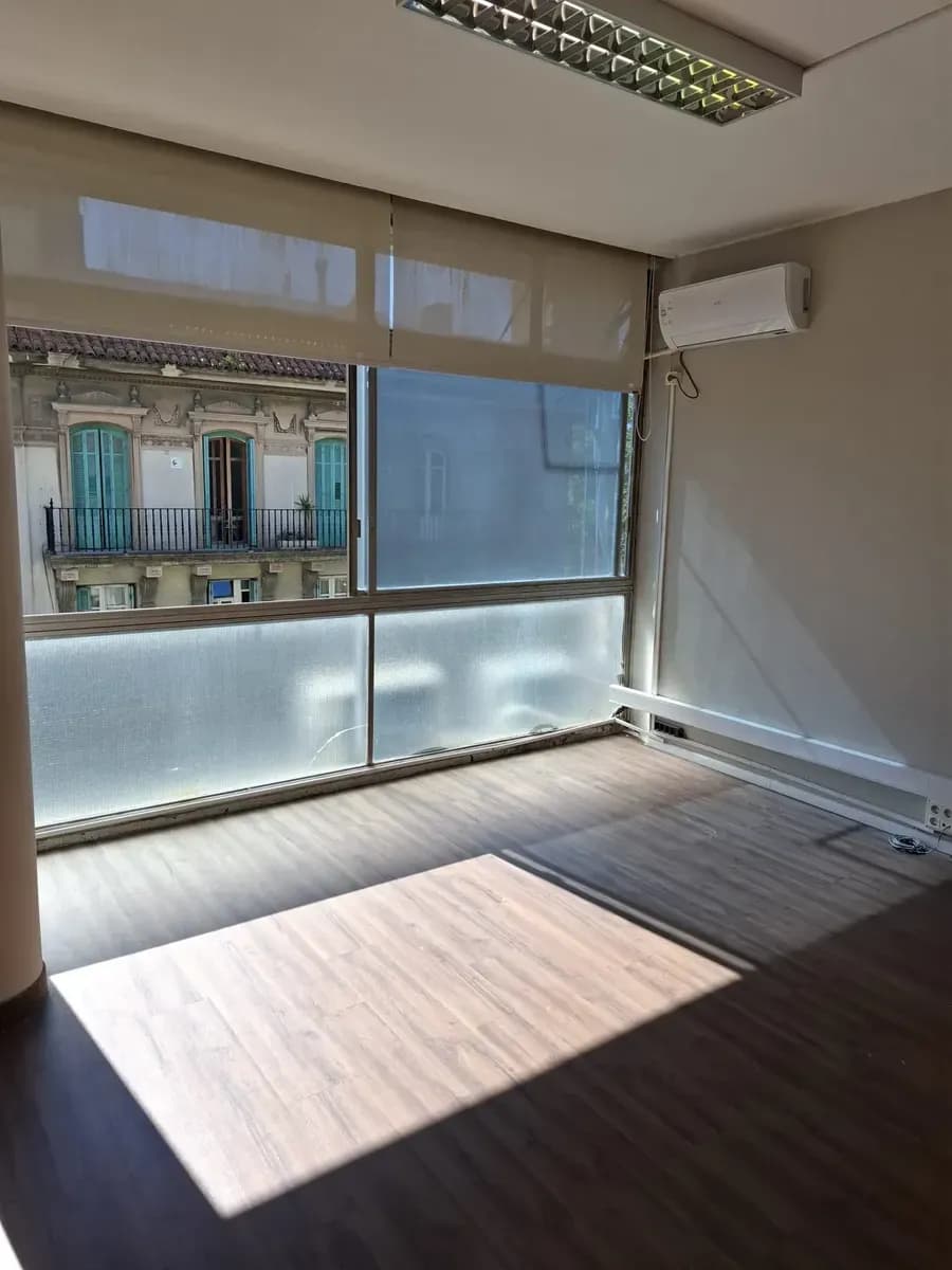 Se Alquila Preciosa Oficina En Zona Centro — foto 2