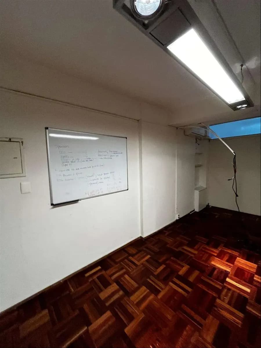 Alquiler Oficina De 120m2 En Edificio Plaza Mayor En Ciudad Vieja — foto 1