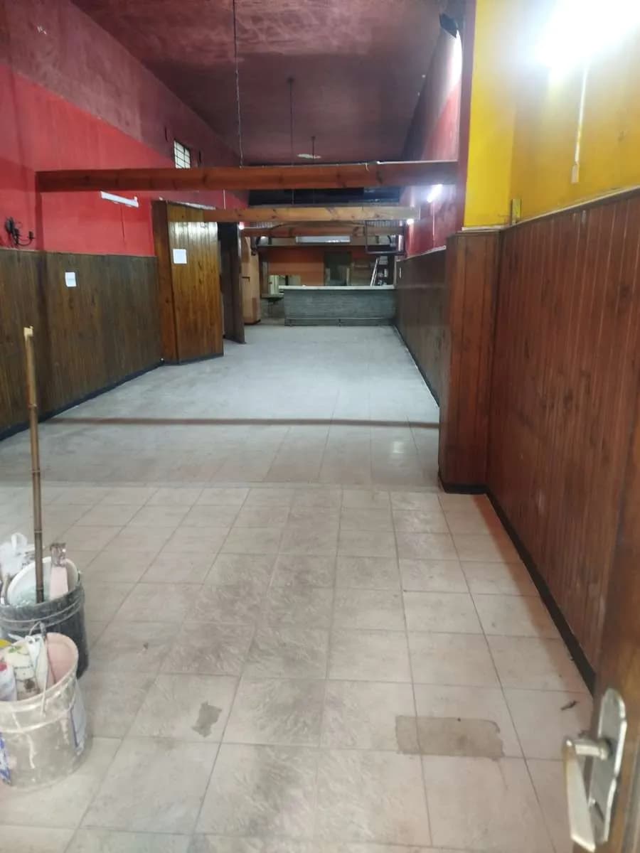Alquiler Local Gastronómico 250 M² En Centro Con Amplia Cocina - Ubicación Estratégica — foto 2