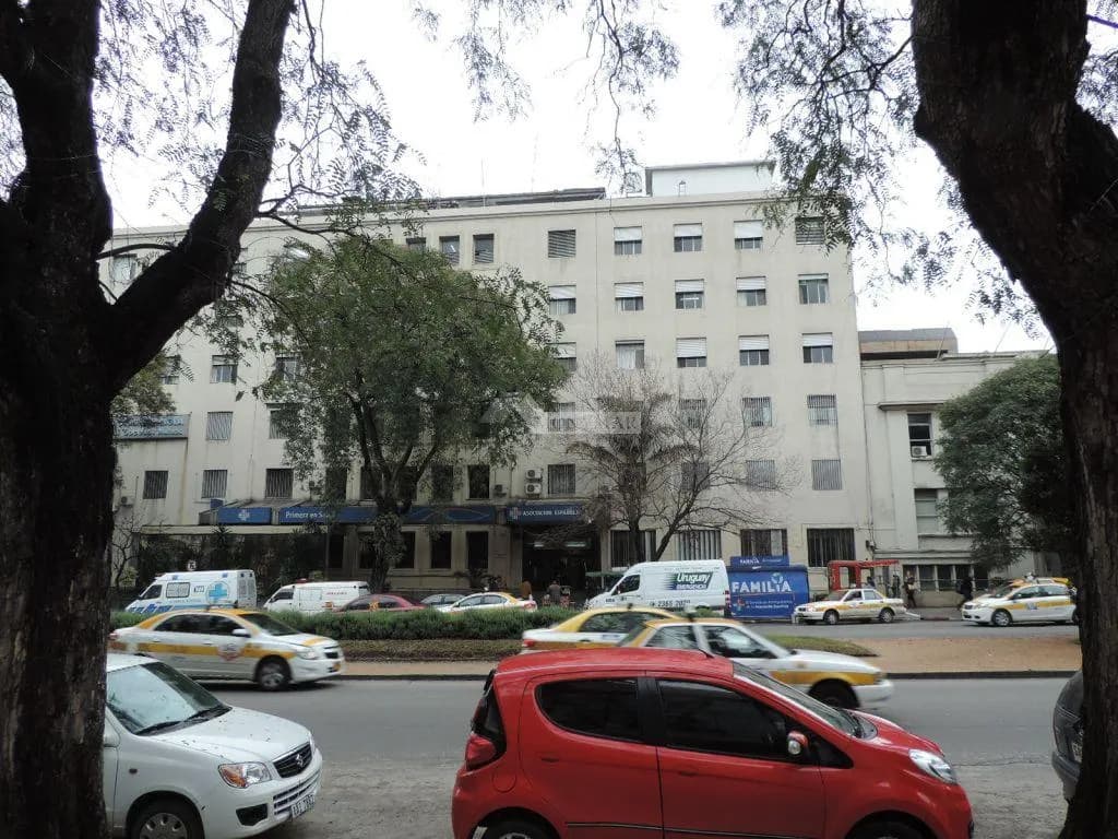 Venta Local Tres Cruces Br. Artigas A Pasos Asociacion Española Y Mts. De Terminal Con Gran Renta! — foto 2