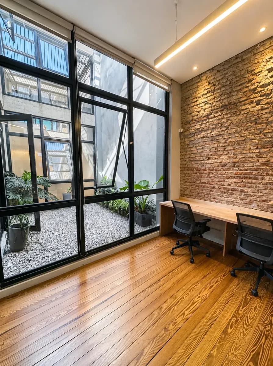 Oficina Premium En Punta Carretas | 250 M2 Totalmente Equipada | Excelente Luz Y Estacionamiento | Diseno Con Todos Los Amenities A Metros De Bulevar Artigas Y A 2 Cuadras Del Golf — foto 2