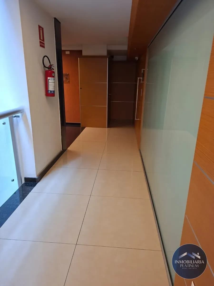 Alquiler Oficina Ciudad Vieja Con Cochera — foto 1