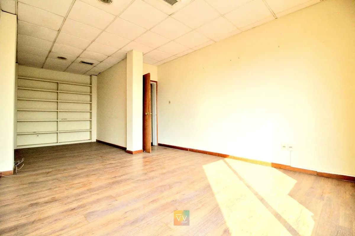 Venta Oficina En Ciudad Vieja En Rambla Portuaria — foto 2