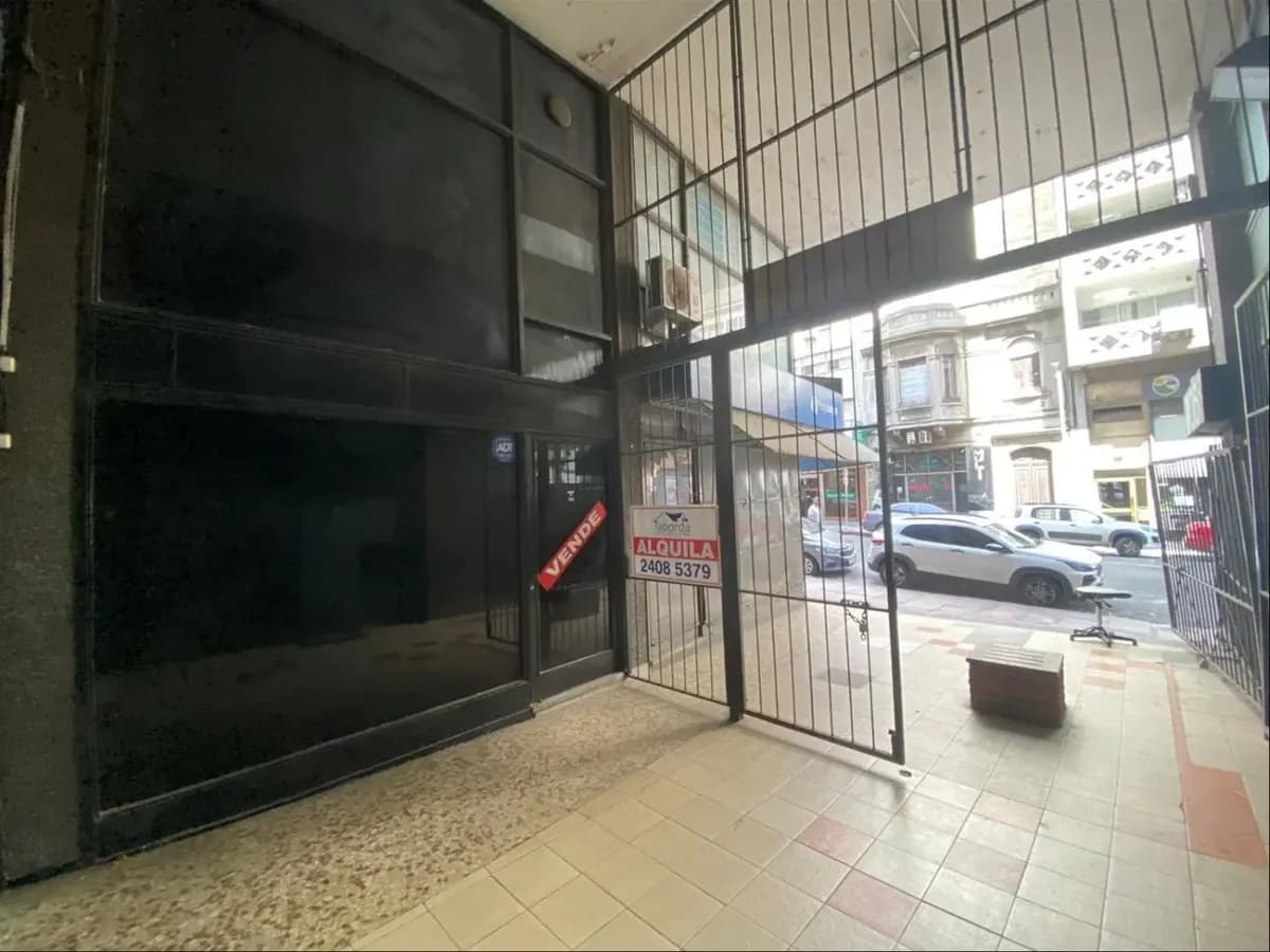 Venta De Local Comercial En Galería A Pasos De 18 De Julio — foto 2