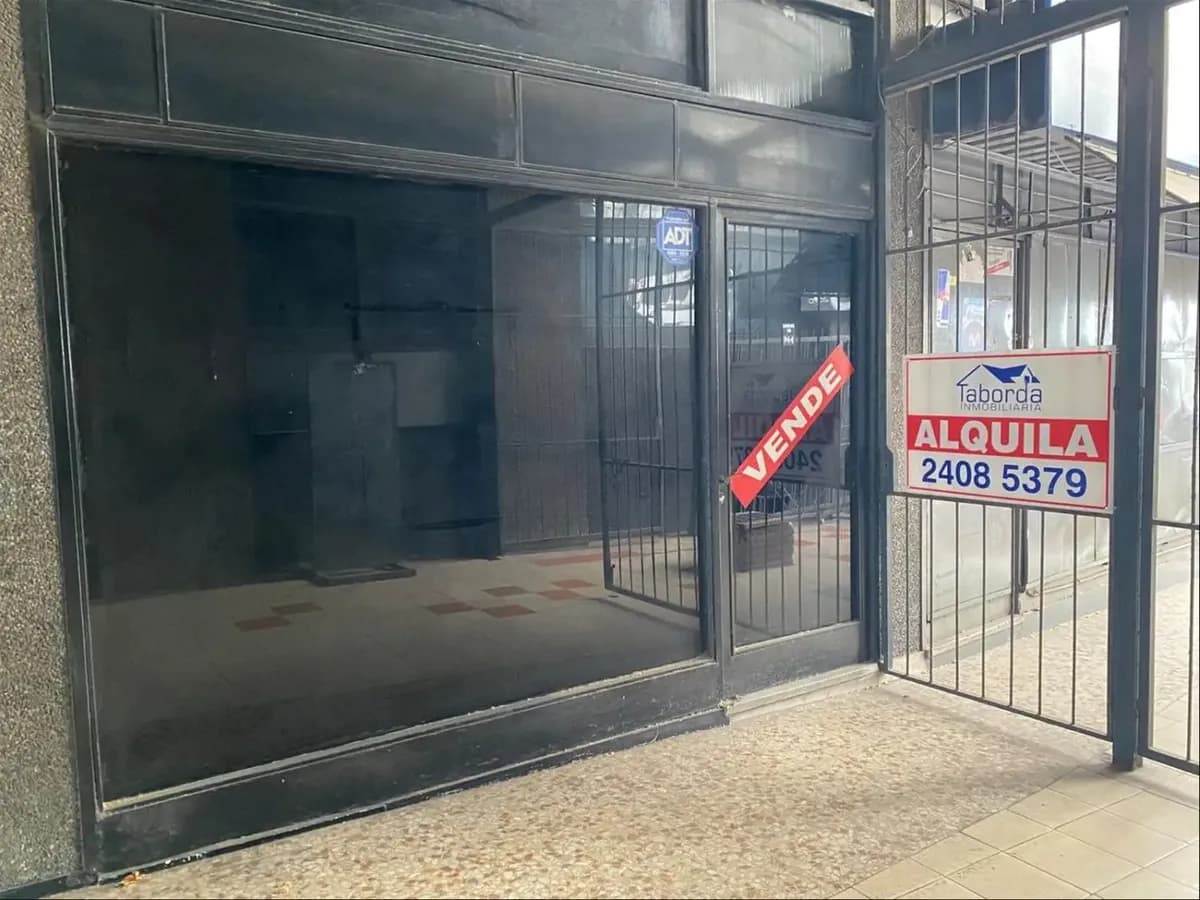 Venta De Local Comercial En Galería A Pasos De 18 De Julio — foto 3