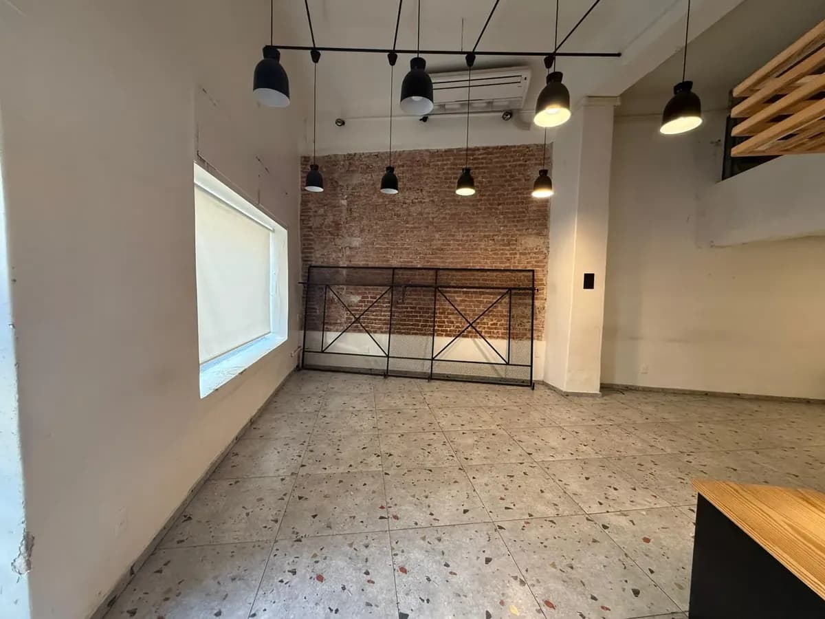 Local Ideal Para Rubro Gastronomía, Buena Ubicación, Bartolomé Mitre Entre Buenos Aires Y Sarandí — foto 3