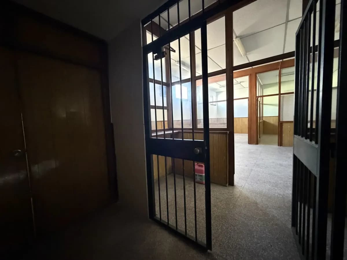 Oficinas Con Deposito Esq Reyles Y Gral Flores — foto 4