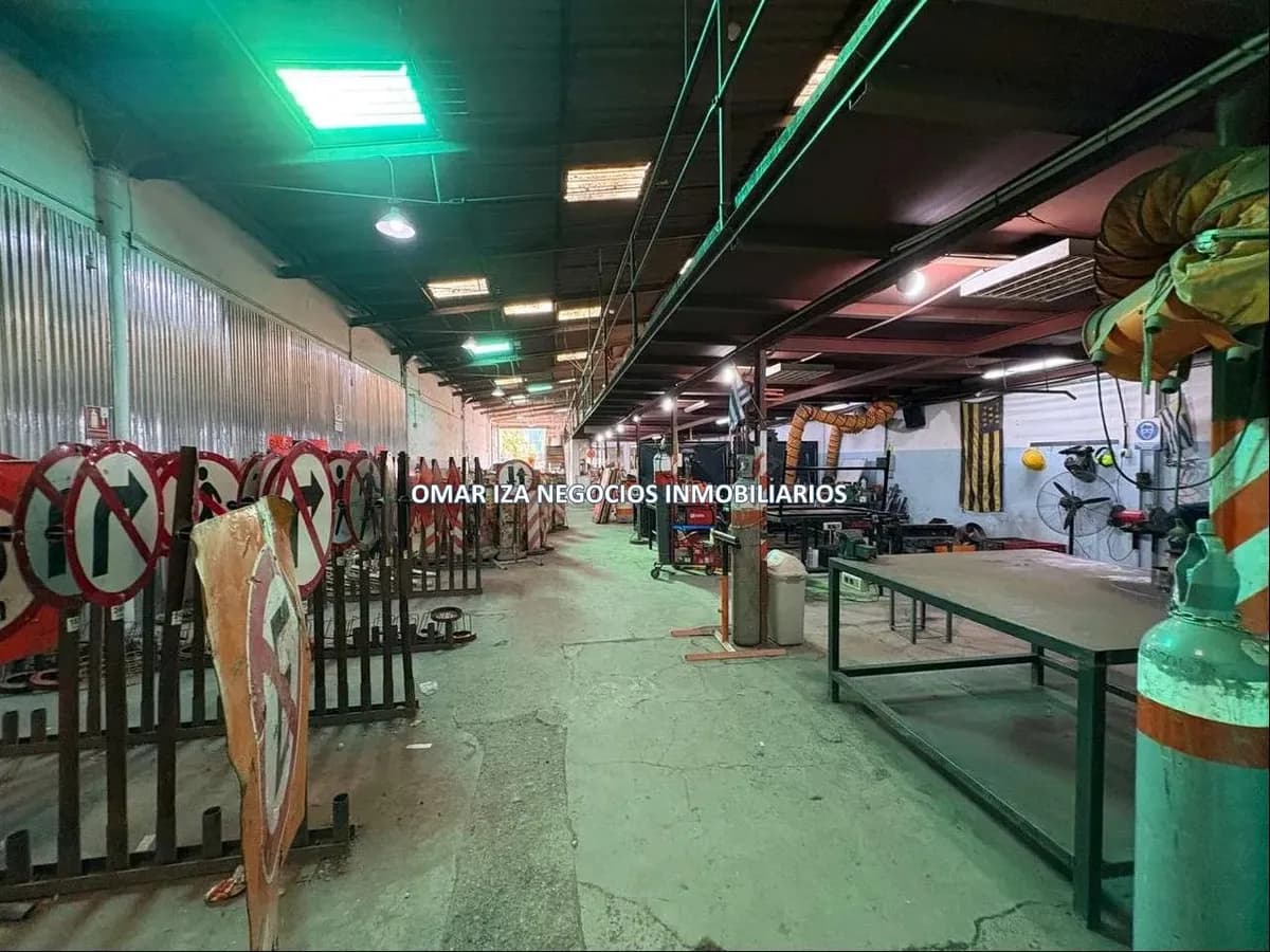 Venta Local Comercial En La Blanqueada, Galpon, Deposito, Oficinas, Baños, Excelente Ubicacion. 770m2 — foto 3