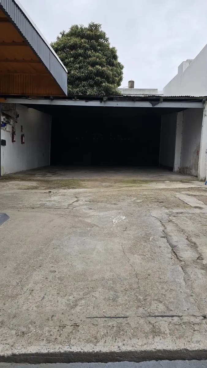 Alquiler Local/ Galpón/ 150m Cerrito A Metros De Batlle Y Ordoñez — foto 1