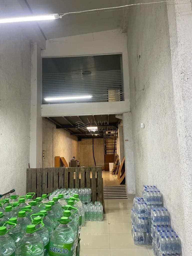 Alquiler - Local Al Frente, 2 Plantas, C/oficina Privada, En Barrio Reus. — foto 3