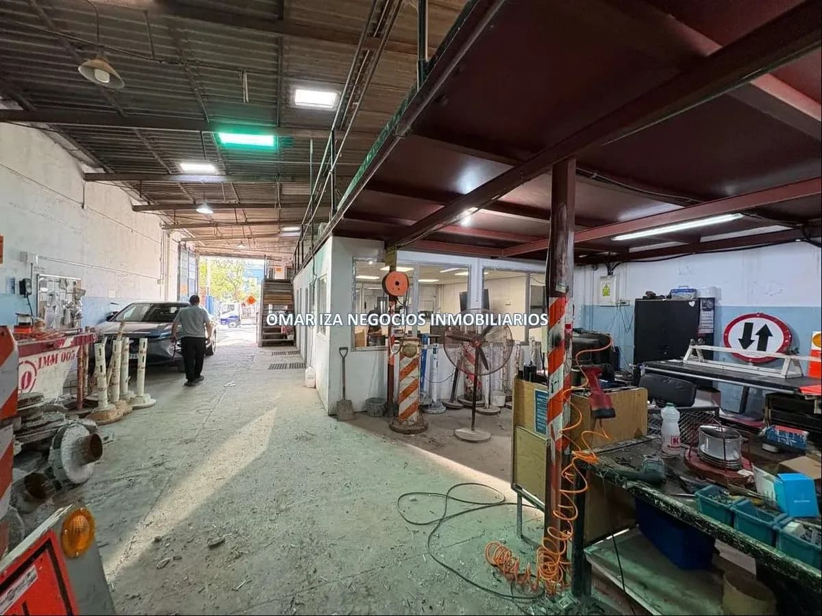 Venta Local Comercial En La Blanqueada, Galpon, Deposito, Oficinas, Baños, Excelente Ubicacion. 770m2 — foto 4