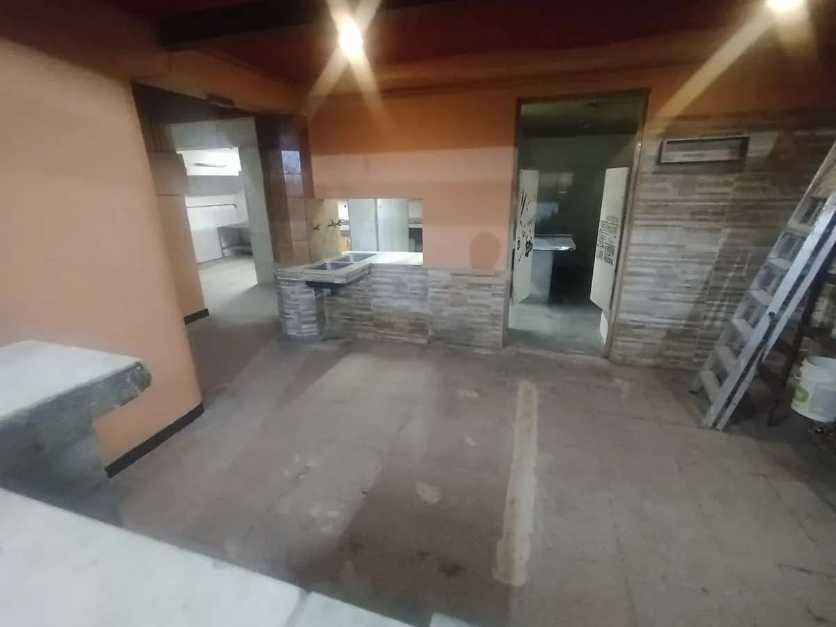 Alquiler Local Gastronómico 250 M² En Centro Con Amplia Cocina - Ubicación Estratégica — foto 4