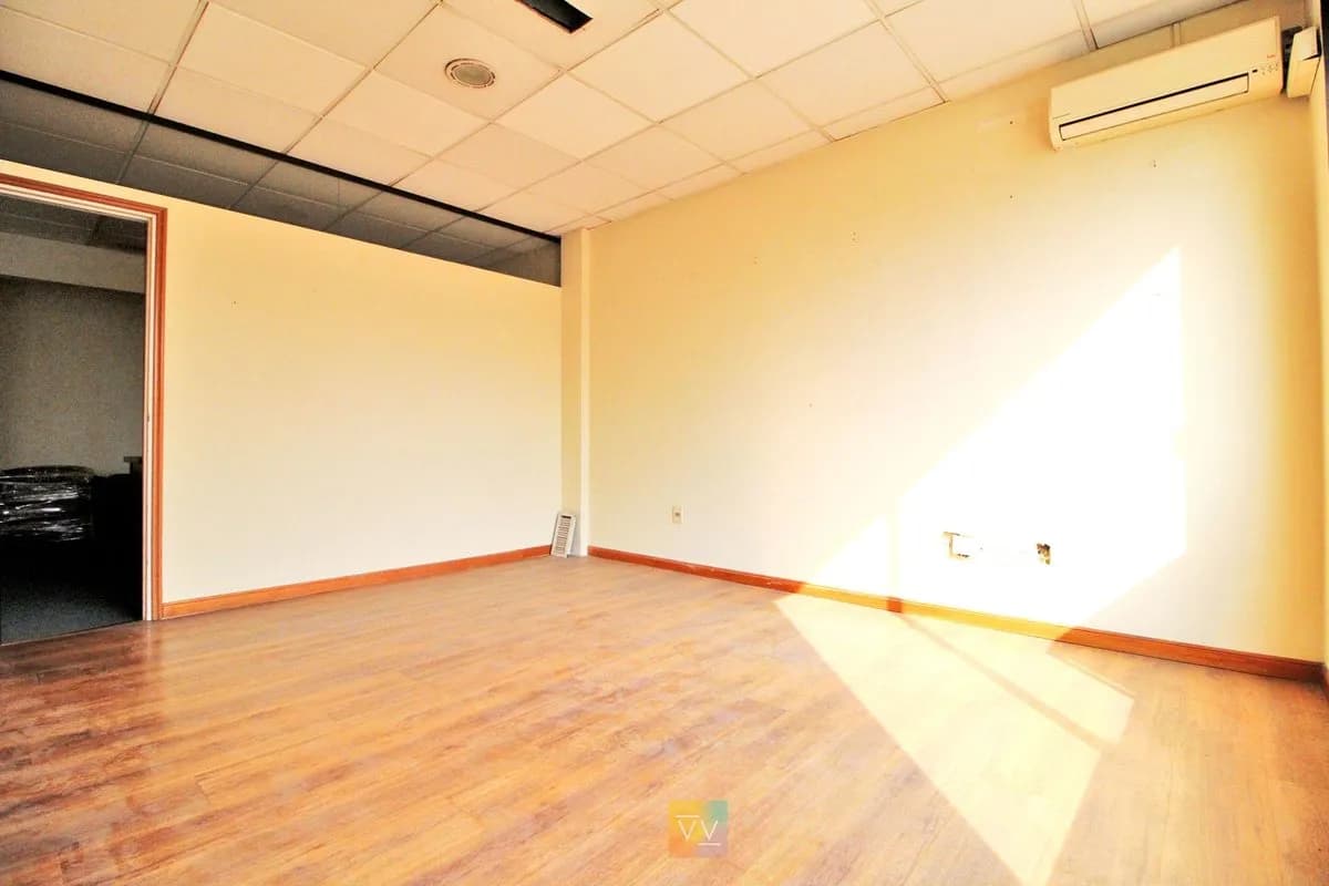 Venta Oficina En Ciudad Vieja En Rambla Portuaria — foto 4