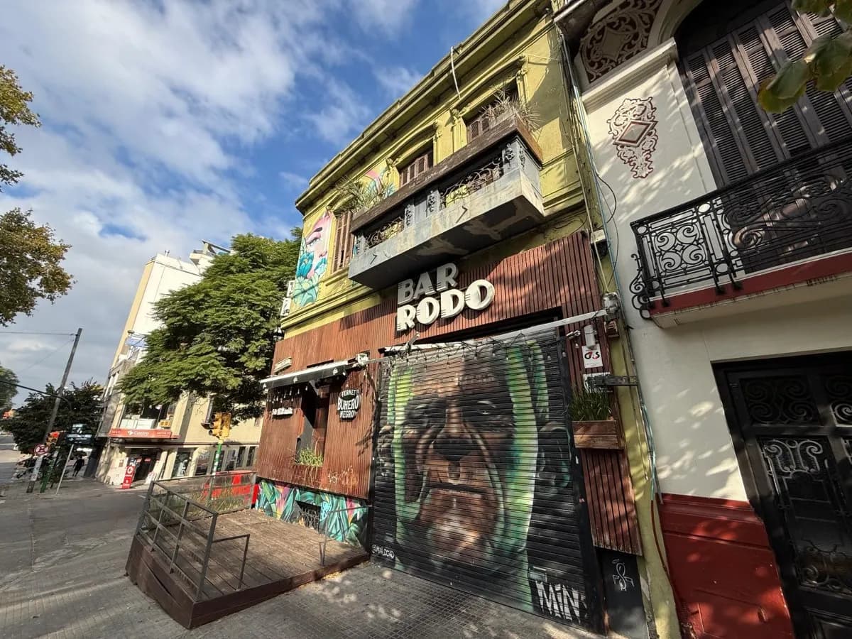 Propiedad Padrón Único Esquina 210 M2 Construidos En 3 Plantas Actualmente Con Renta. — foto 2