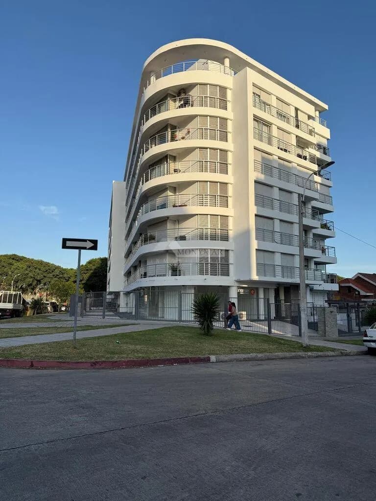 Alquiler Local Malvin Blixen Y Colombes Frente Shopping Plaza Italia, SodiMac Y Disco! — foto 3