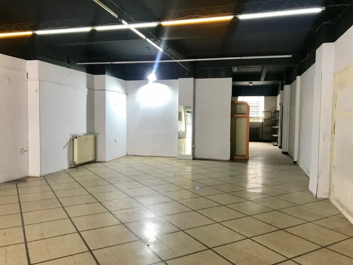 Sobre Av. 18 De Julio, Excelente Local Comercial Con Depósito + Escritorio. — foto 4