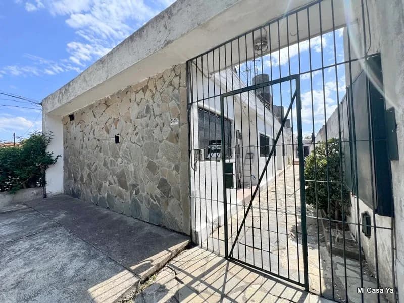 Alquiler Apartamento Formato Casa Piedras Blancas 1 Dormitorio Planta Baja Sin Gastos Comunes Muy Lindo — foto 1