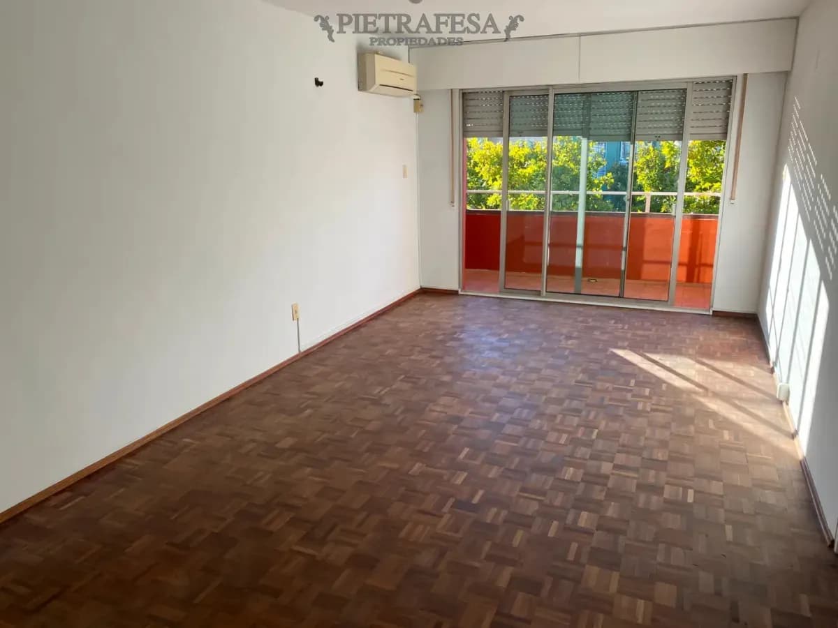 Apartamento En Alquiler, 2 Dormitorios, 1 Baño, Terraza. Cordón.