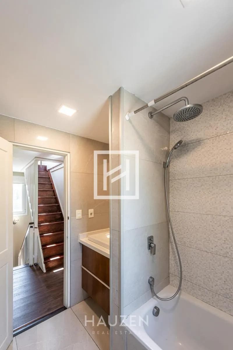 Venta En Casa De 4 Dormitorios En Lomas De La Tahona! — foto 1