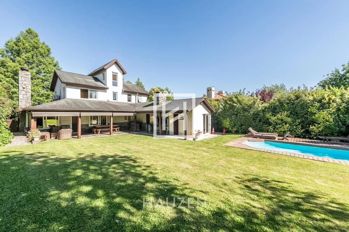 Venta En Casa De 4 Dormitorios En Lomas De La Tahona!