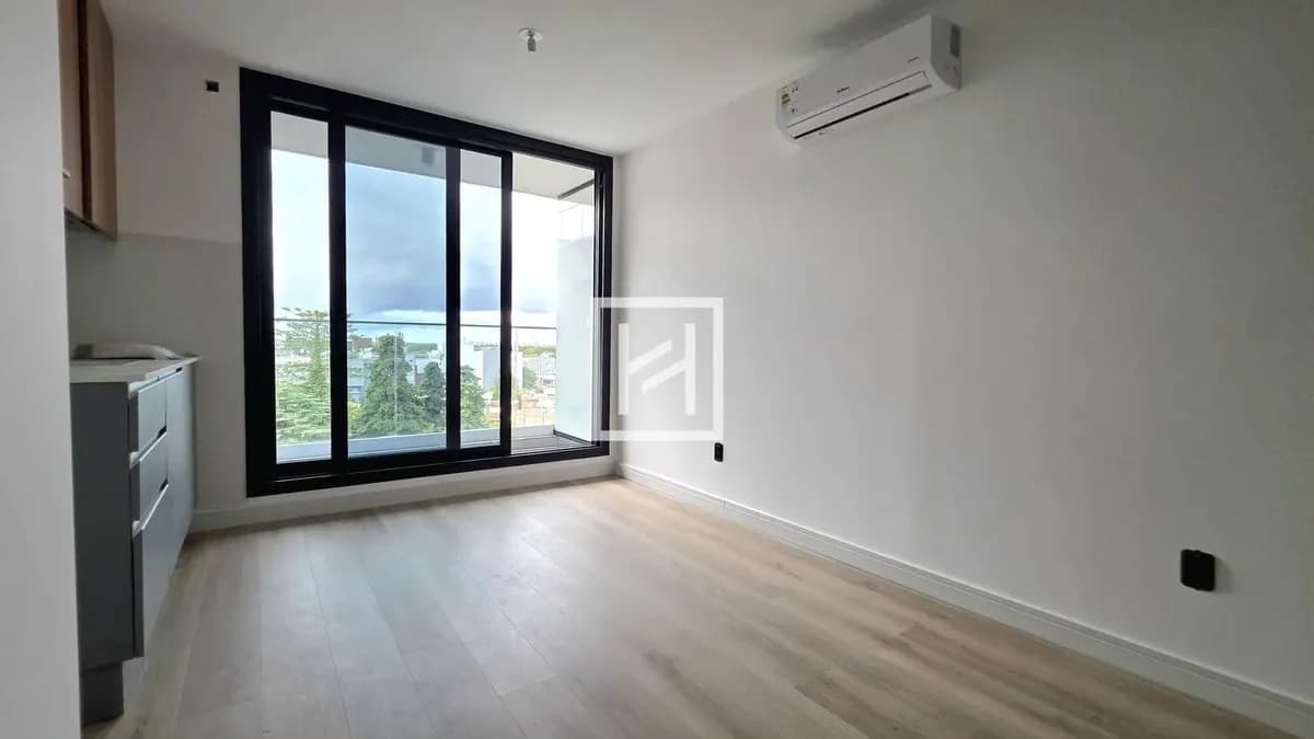 Los Olímpicos (610) - Alquiler Monoambiente En La Blanqueada | Piso Alto | ¡a Estrenar!