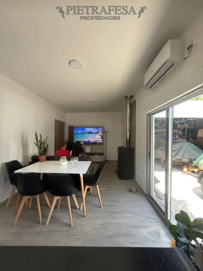 Casa En Alquiler, 3 Dormitorios, 2 Baños, Barbacoa, Cochera. Equipada. Shangrila Sur. — foto 1