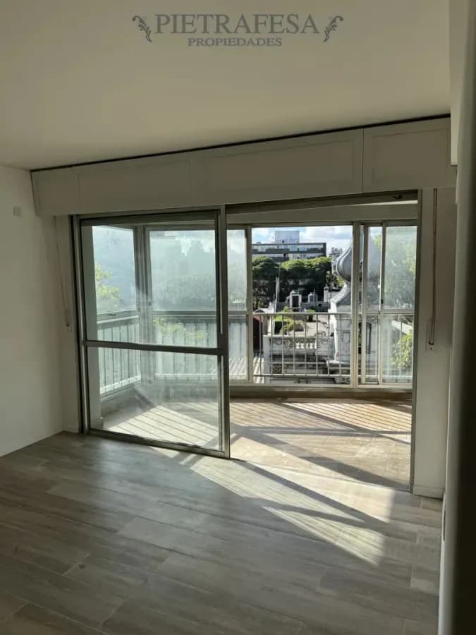 Apartamento En Alquiler, 2 Dormitorios, 1 Baño, Terraza. Cordon.