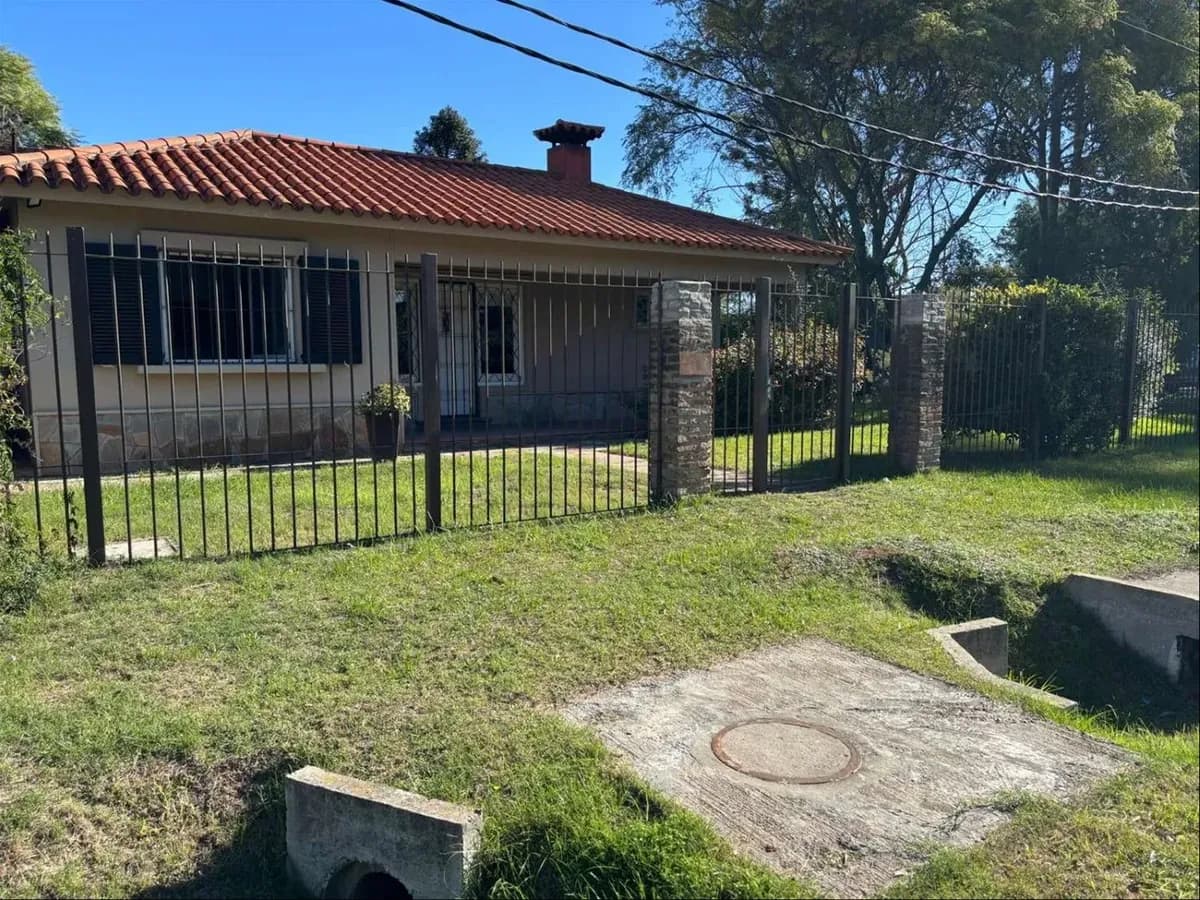 Chalet En Muy Buena Ubicación + Servicio + Barbacoa Solymar Sur Venta Ciudad De La Costa Canelones