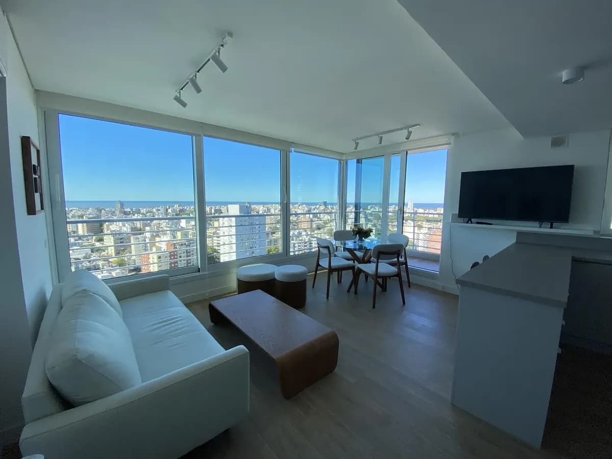 Alquiler De Apartamento 2 Dormitorios 3 Baños Y Garage, Piso Alto. Edificio Joy Montevideo! — foto 1