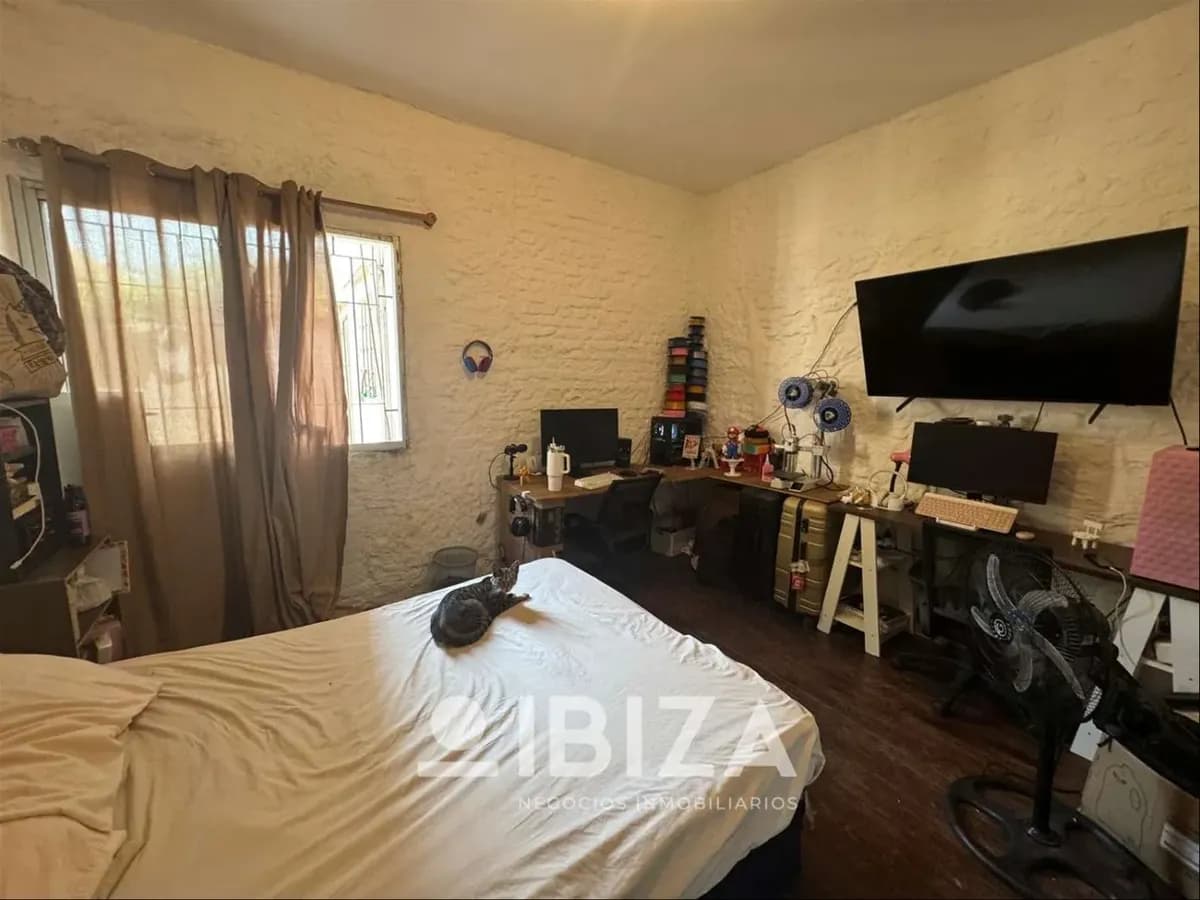 Venta Con Renta Casa Con Jardín, Patio Y Garage En Prado Norte — foto 1