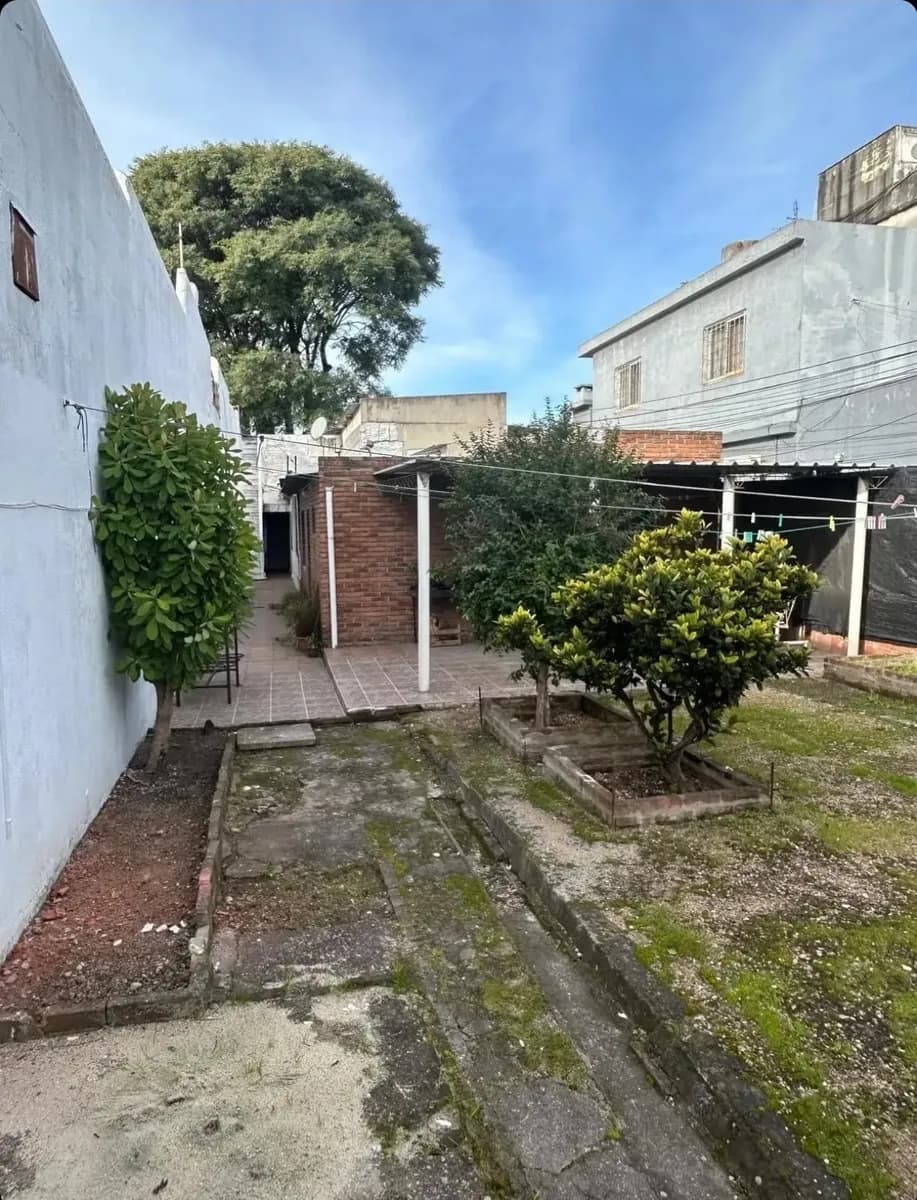 Venta Casa 3d + Apartamento, Galpón Y Amplio Fondo, C/cochera En Brazo Oriental — foto 1