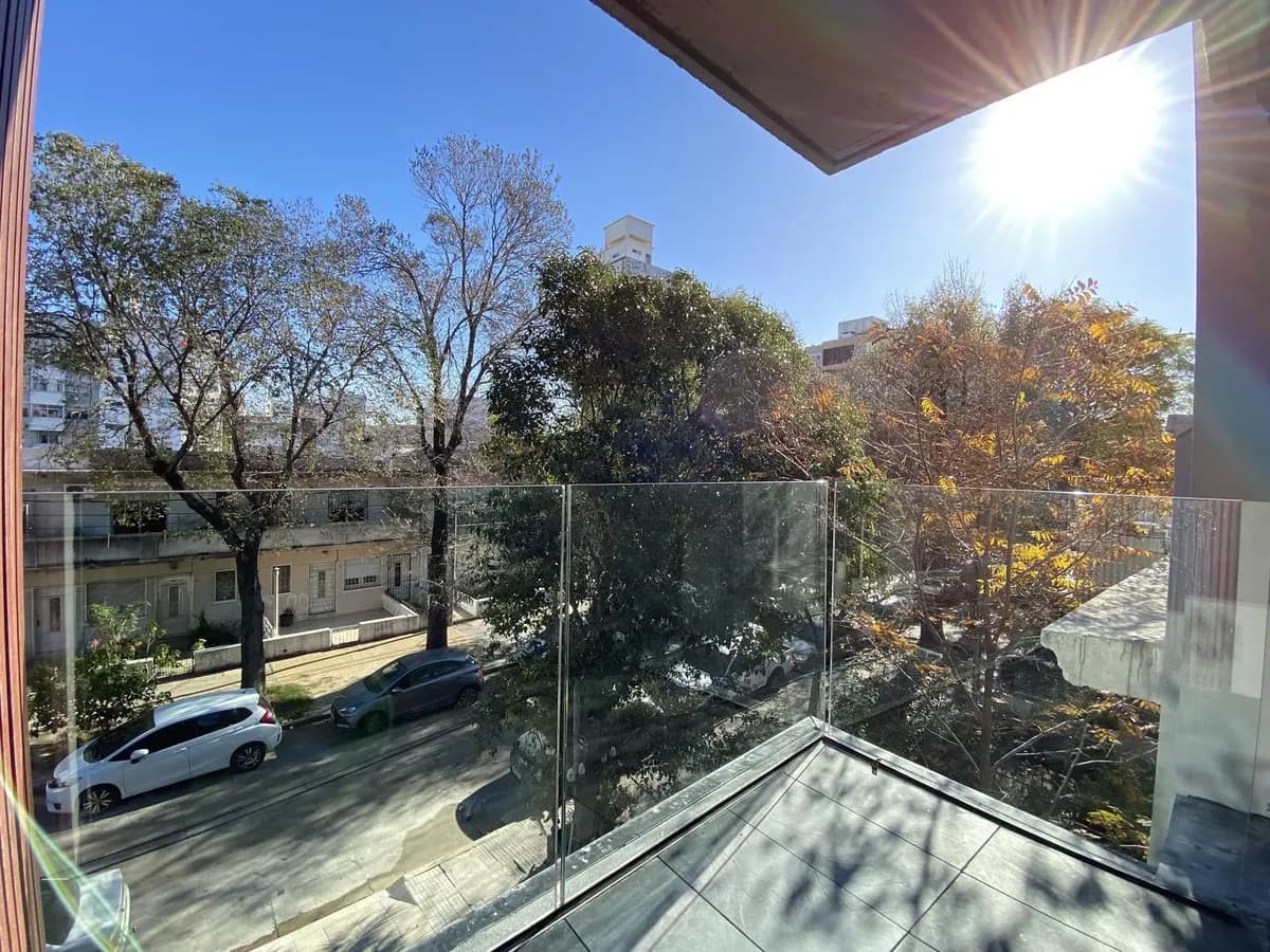 Alquiler De Apartamento Al Frente. 1 Dormitorio Más Escritorio! Pocitos Nuevo.