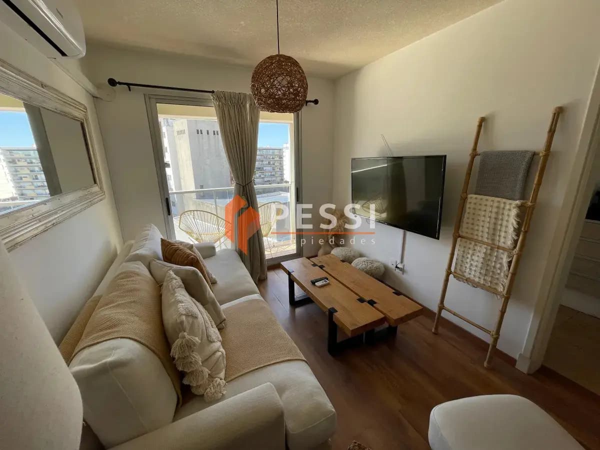 Alquiler Apartamento 1 Dormitorio Con Balcón Y Garage En Pocitos — foto 1