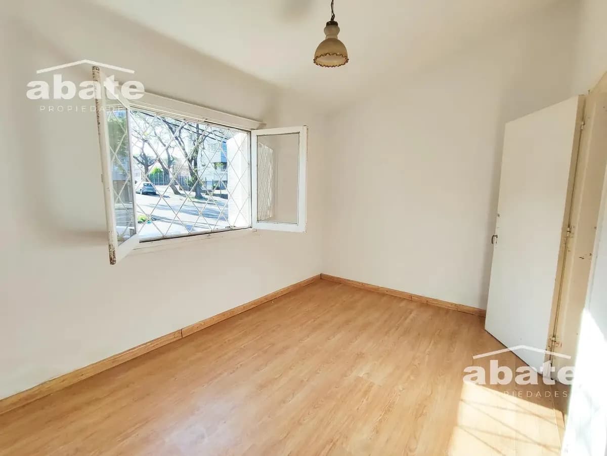 Venta Casa 1 Dormitorio En Planta Baja Al Frente. Con Renta. — foto 1