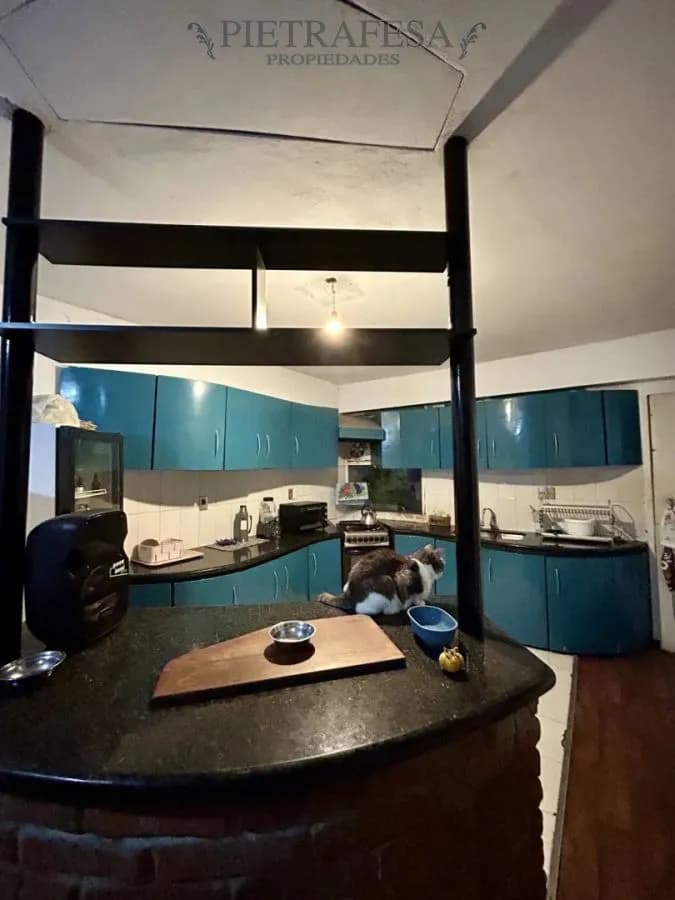 Casa En Alquiler, 3 Dormitorios, 1 Baño, Patio Con Parrillero. Tres Cruces. — foto 1