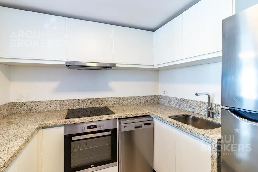 Apartamento De 2 Dormitorios Con Garaje En Alquiler En Punta Carretas — foto 1