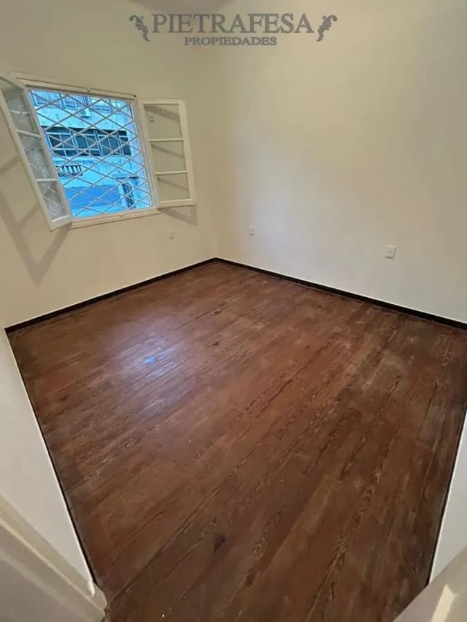 Apartamento En Alquiler, 2 Dormitorios, 1 Baño, Terraza. Ciudad Vieja. — foto 1
